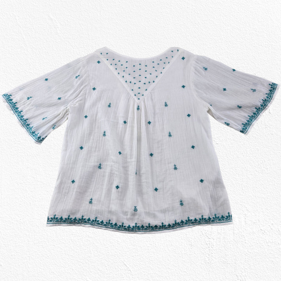 Soft Surroundings White Blue Embroidered Boho Cotton Peasant Top Size Medium - Picture 9 of 9